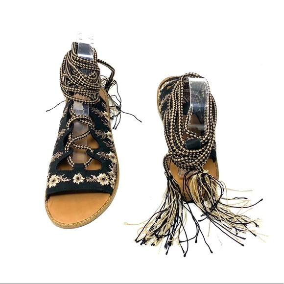 Forever 21 Sandals - Picture 4 of 7